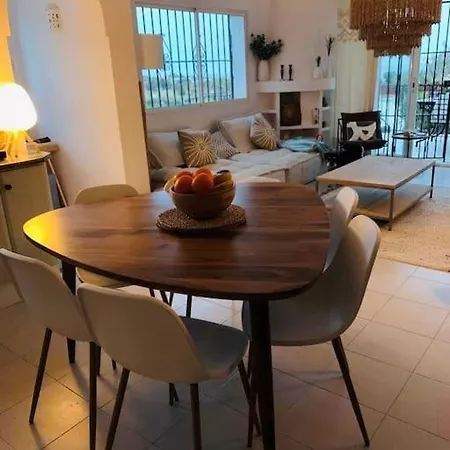 Βίλα Beautyful Close To Beach With Private Pool *